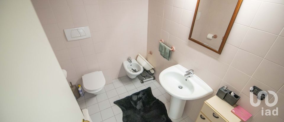 Apartment 6 rooms of 90 m² in Genova (16128)