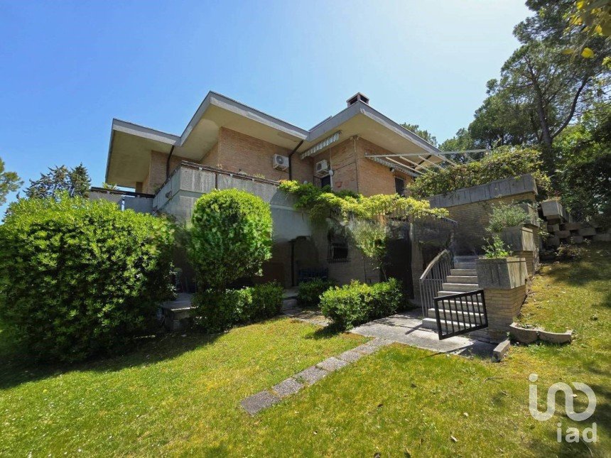 Casale 12 locali di 400 m² in Macerata (62100)