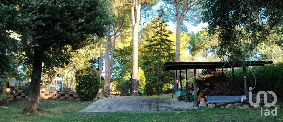 Casale 12 locali di 400 m² in Macerata (62100)