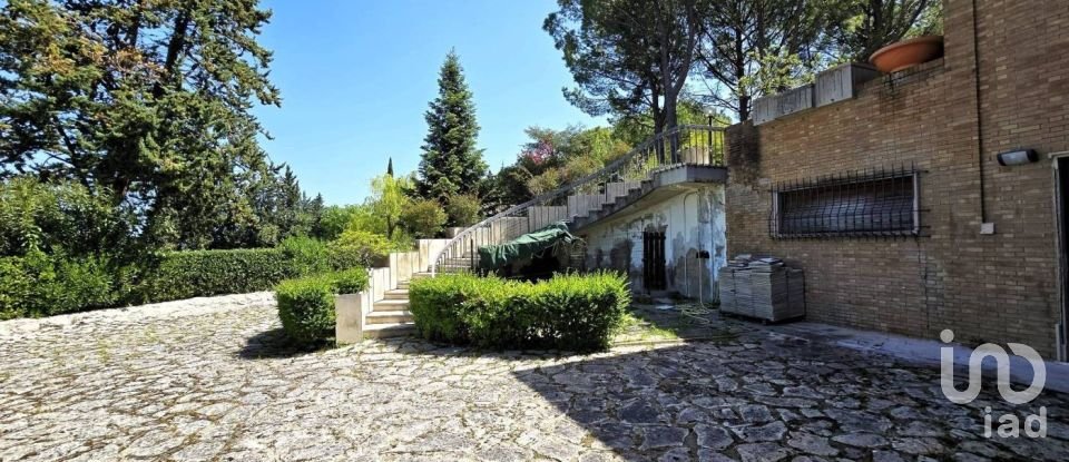 Casale 12 locali di 400 m² in Macerata (62100)