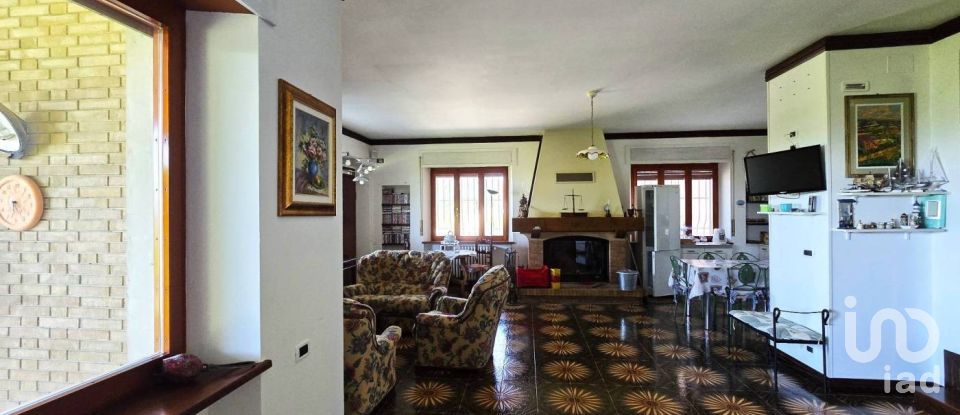 Casale 12 locali di 400 m² in Macerata (62100)