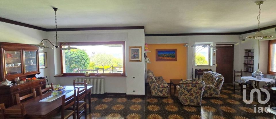 Casale 12 locali di 400 m² in Macerata (62100)