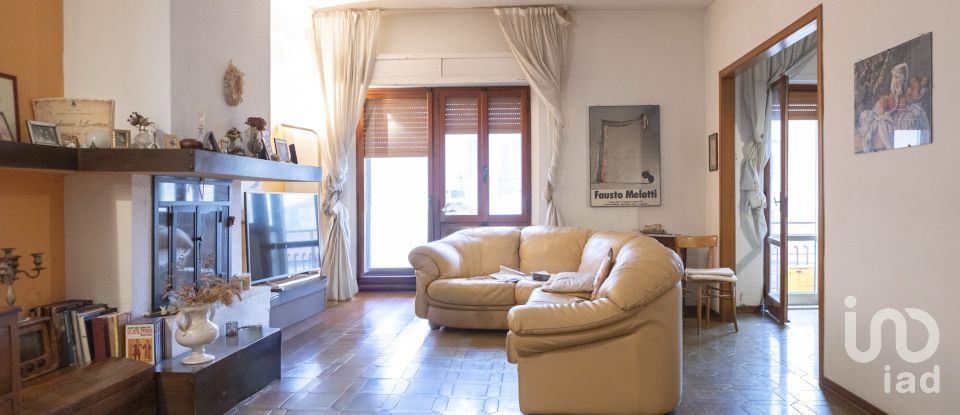 Costruzione di 502 m² in Osimo (60027)