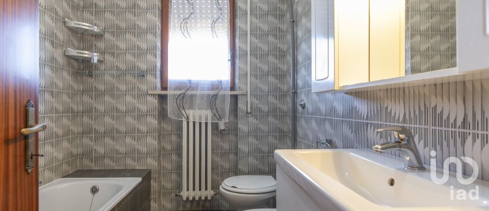 Costruzione di 502 m² in Osimo (60027)