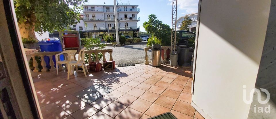 Tobacco of 60 m² in Amantea (87032)