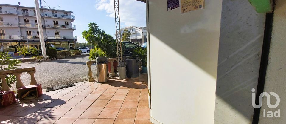 Tobacco of 60 m² in Amantea (87032)