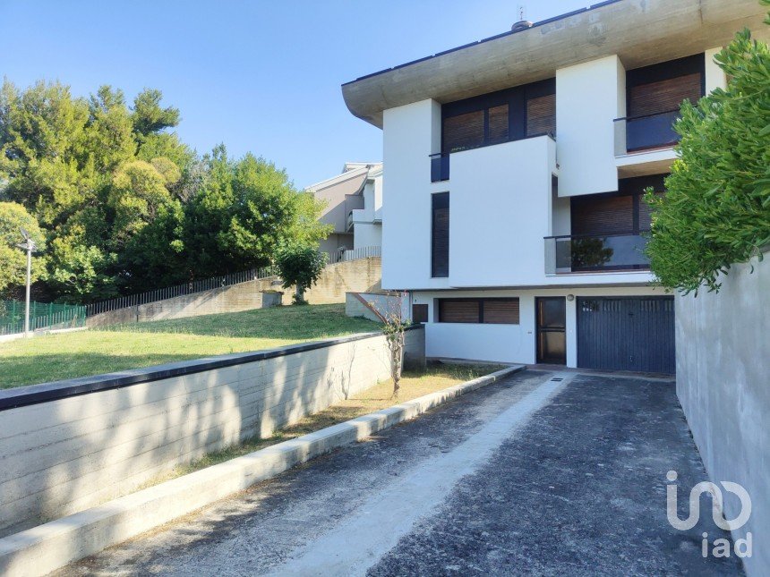 Casa indipendente / Villa 13 locali di 250 m² in Offida (63073)