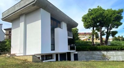 Casa indipendente / Villa 13 locali di 250 m² in Offida (63073)