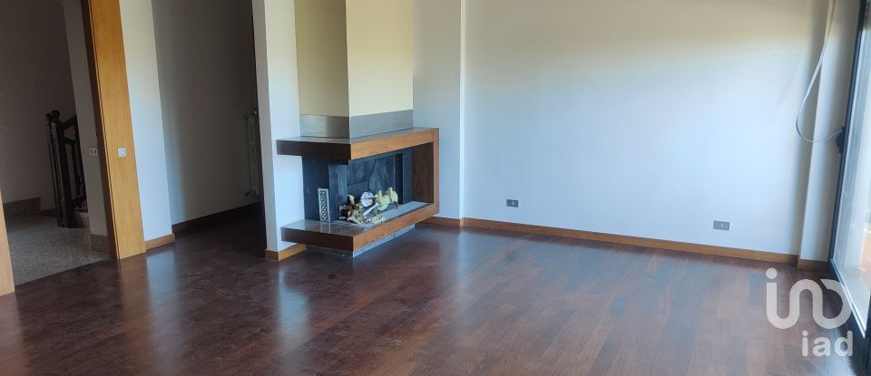 Casa indipendente / Villa 13 locali di 250 m² in Offida (63073)