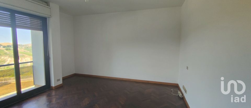 Casa indipendente / Villa 13 locali di 250 m² in Offida (63073)