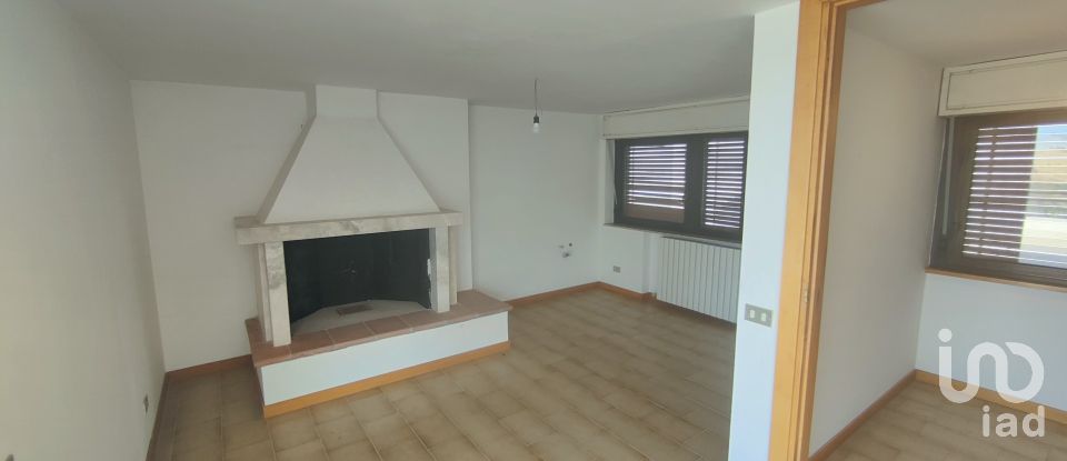 Casa indipendente / Villa 13 locali di 250 m² in Offida (63073)