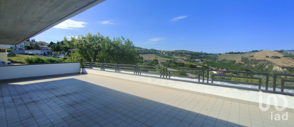 Casa indipendente / Villa 13 locali di 250 m² in Offida (63073)