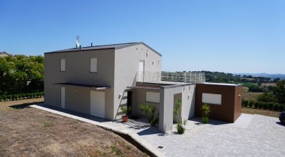 Casale 4 locali di 220 m² in Macerata (62100)