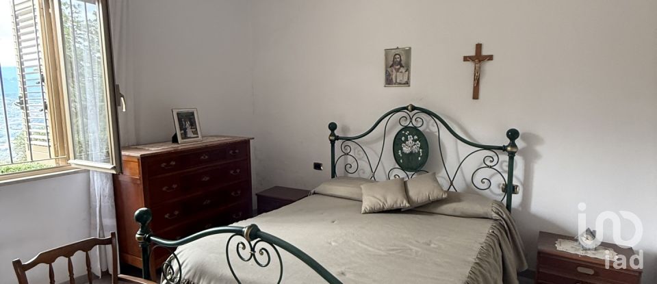 Casa indipendente 20 locali di 375 m² in Canzano (64020)