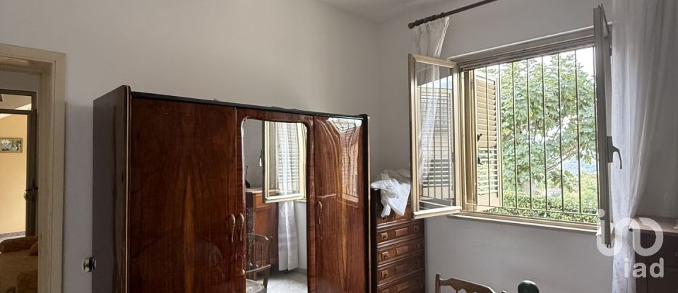 Casa indipendente 20 locali di 375 m² in Canzano (64020)