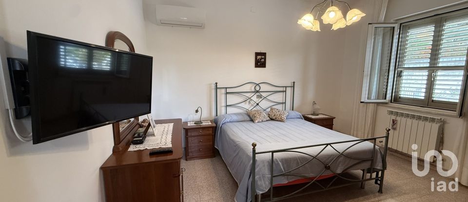 Casa indipendente 20 locali di 375 m² in Canzano (64020)