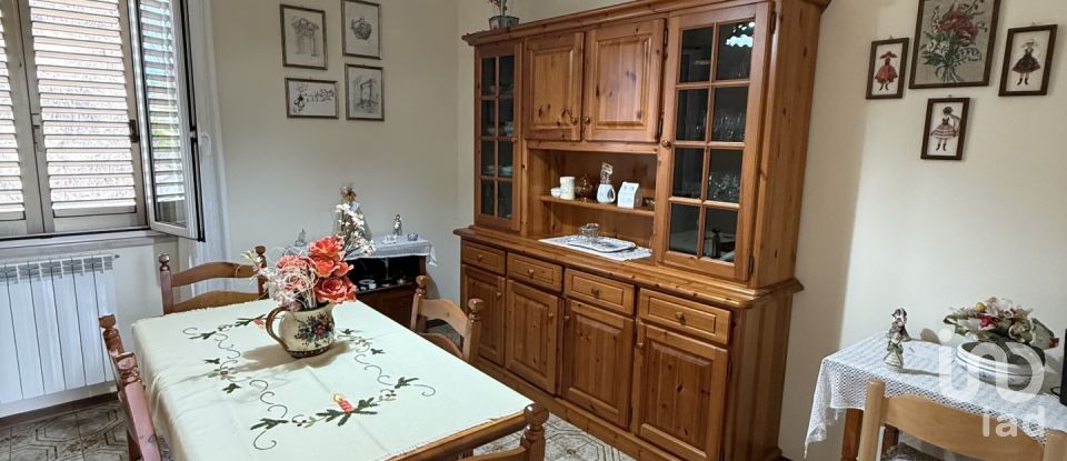 Casa indipendente 20 locali di 375 m² in Canzano (64020)