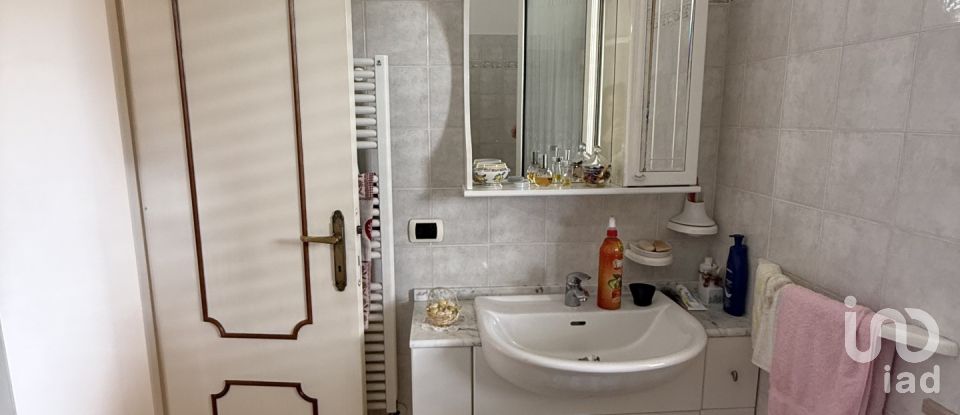 Casa indipendente 20 locali di 375 m² in Canzano (64020)