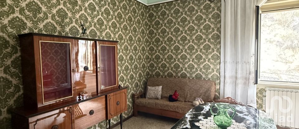 Casa indipendente 20 locali di 375 m² in Canzano (64020)