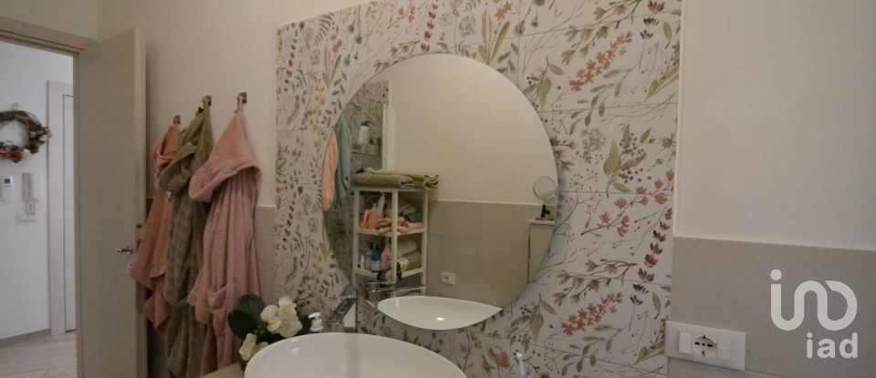 Three-room apartment of 90 m² in Genova (16157)