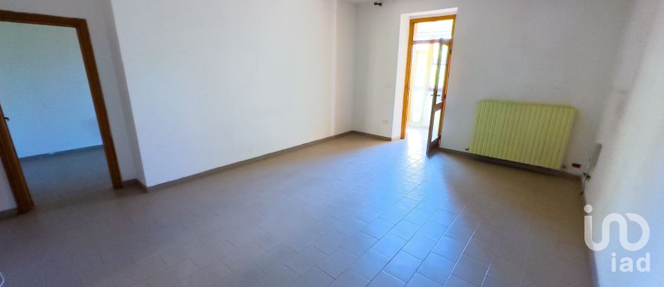 Trilocale di 109 m² a Bevagna (06031)