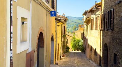 Trilocale di 109 m² a Bevagna (06031)