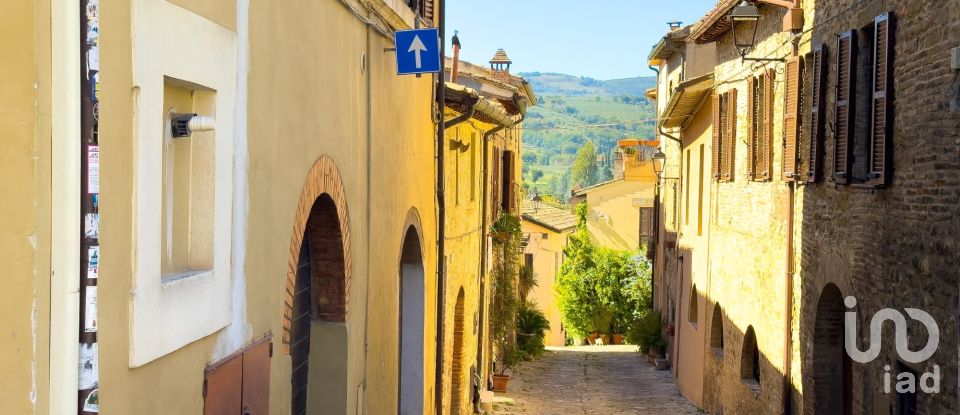 Trilocale di 109 m² a Bevagna (06031)