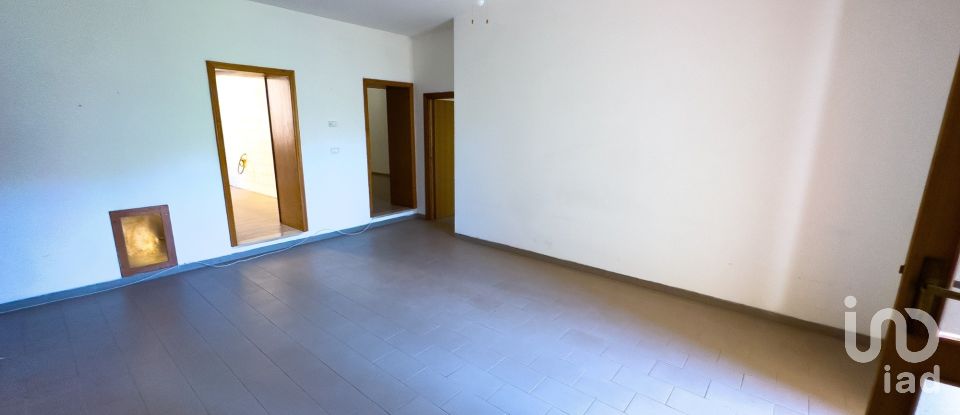Trilocale di 109 m² a Bevagna (06031)