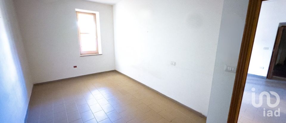 Trilocale di 109 m² a Bevagna (06031)