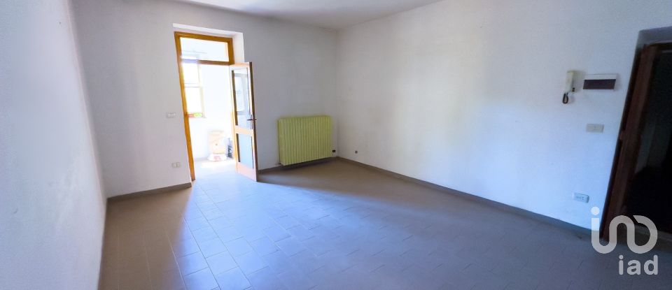 Trilocale di 109 m² a Bevagna (06031)