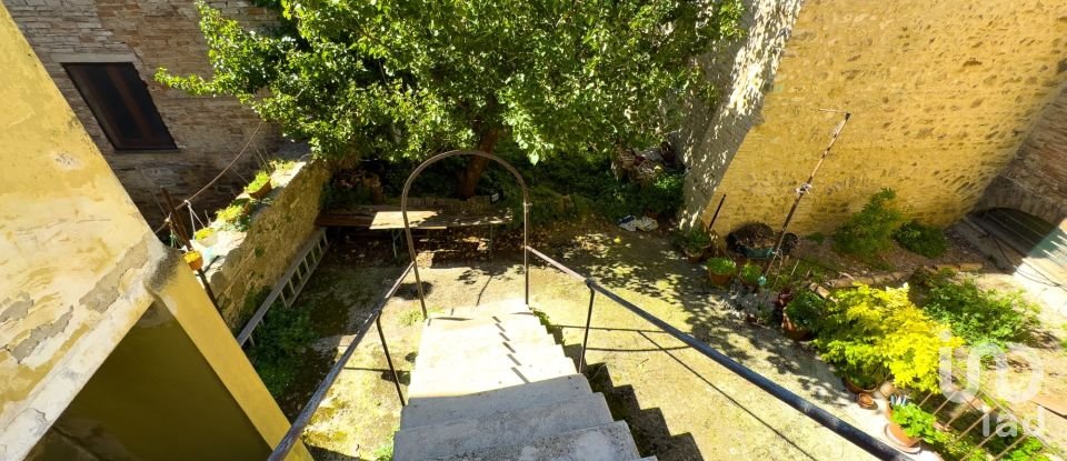 Trilocale di 109 m² a Bevagna (06031)