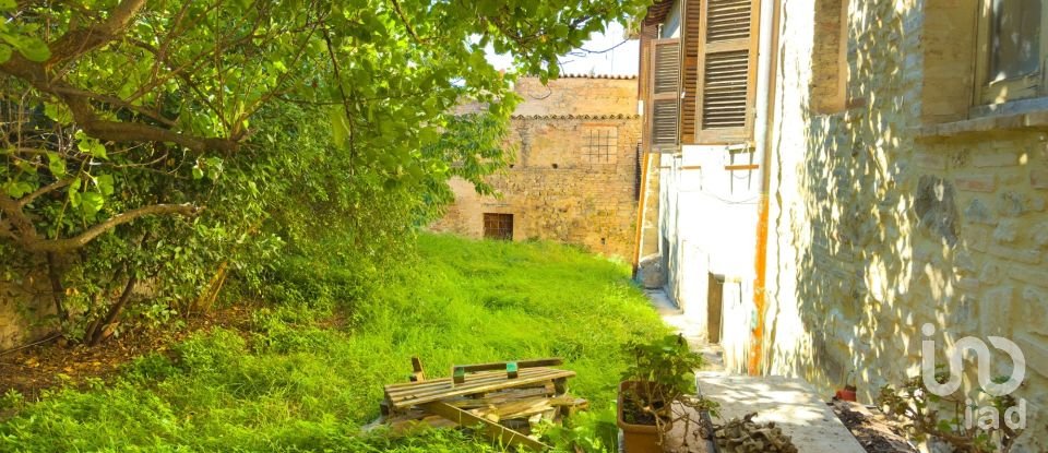 Trilocale di 109 m² a Bevagna (06031)