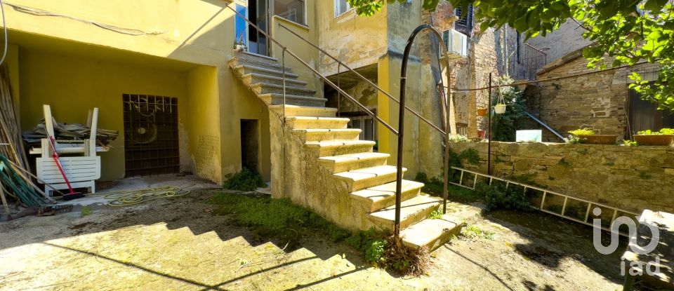 Trilocale di 109 m² a Bevagna (06031)