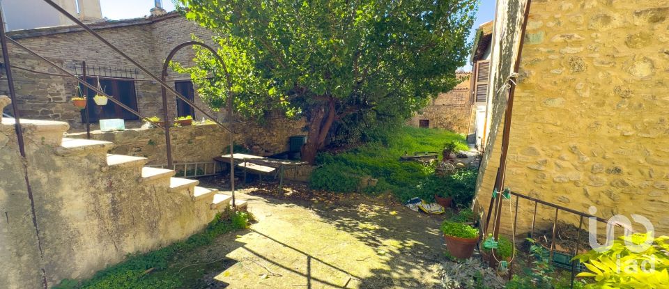 Trilocale di 109 m² a Bevagna (06031)