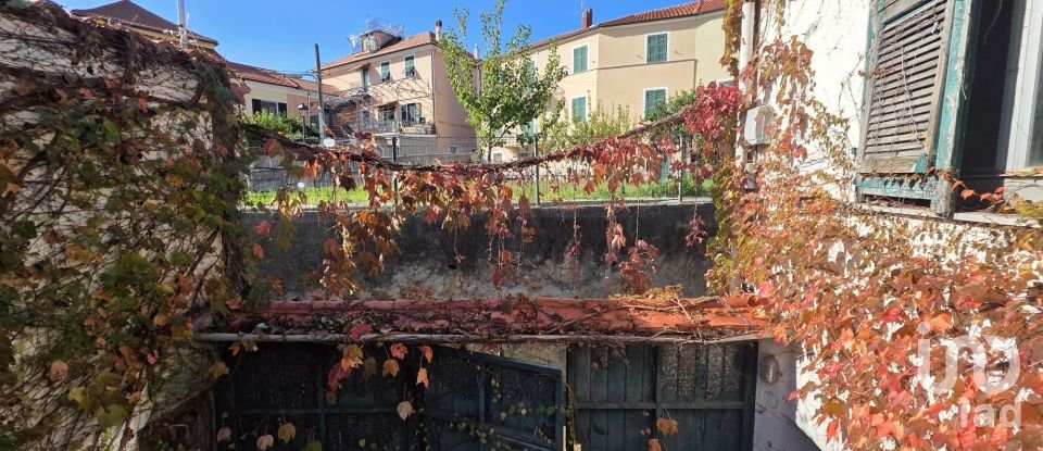 Casa indipendente / Villa 8 locali di 178 m² in Quiliano (17047)