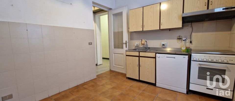 Three-room apartment of 100 m² in Genova (16131)