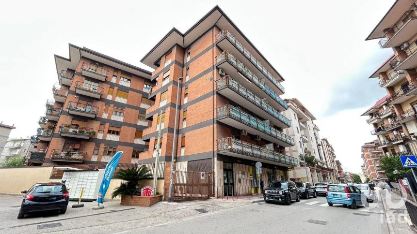Appartamento 5 locali di 140 m² a Caserta (81022)
