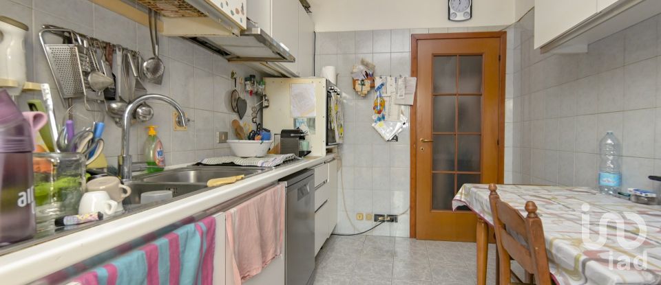Three-room apartment of 75 m² in Torino (10155)