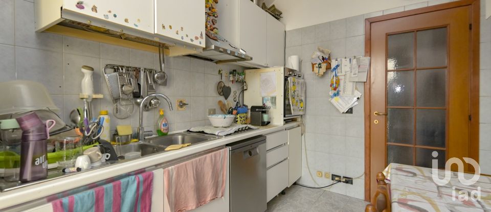 Three-room apartment of 75 m² in Torino (10155)