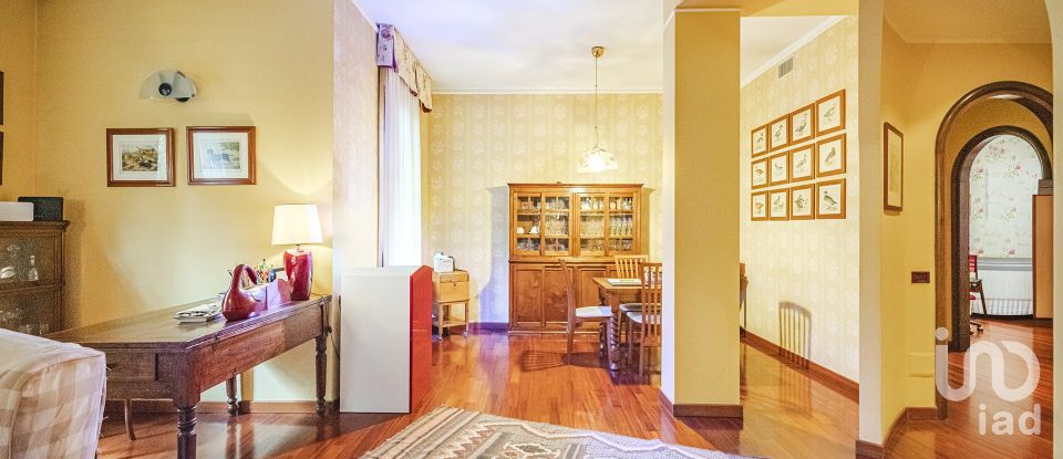 Apartment 5 rooms of 170 m² in Milano (20125)