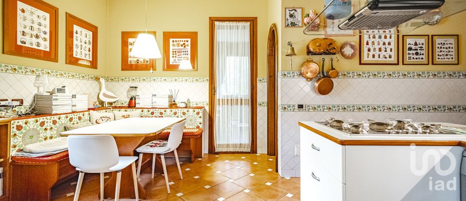 Apartment 5 rooms of 170 m² in Milano (20125)