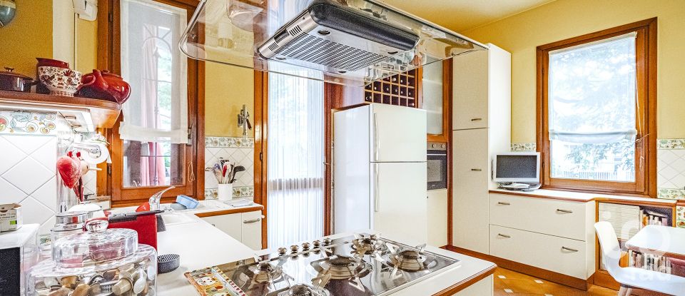 Apartment 5 rooms of 170 m² in Milano (20125)