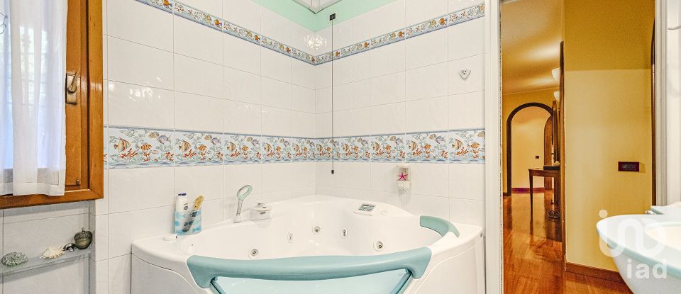 Apartment 5 rooms of 170 m² in Milano (20125)