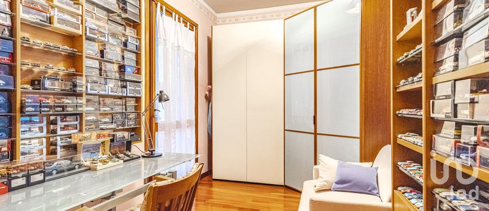 Apartment 5 rooms of 170 m² in Milano (20125)