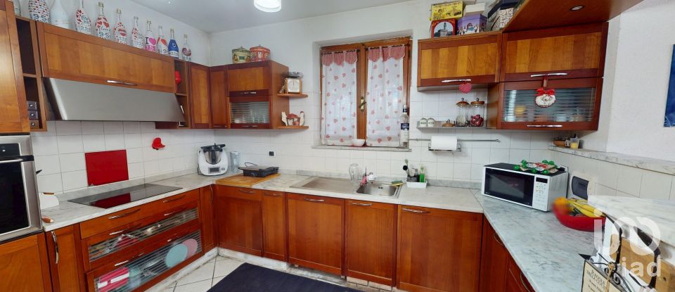 Farm 9 rooms of 203 m² in Bargagli (16021)