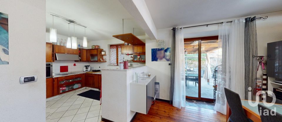 Farm 9 rooms of 203 m² in Bargagli (16021)