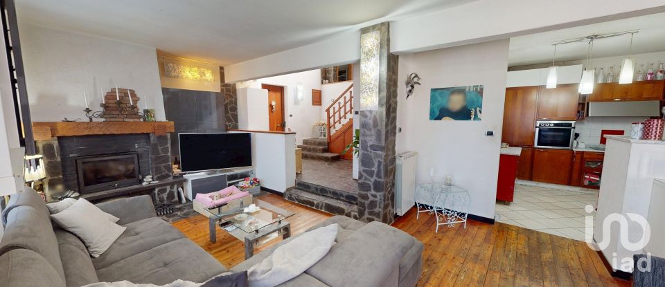 Farm 9 rooms of 203 m² in Bargagli (16021)