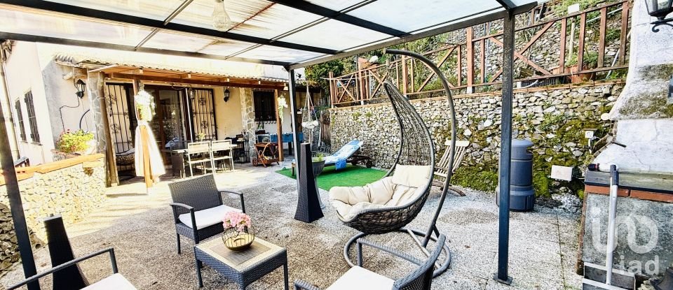 Farm 9 rooms of 203 m² in Bargagli (16021)