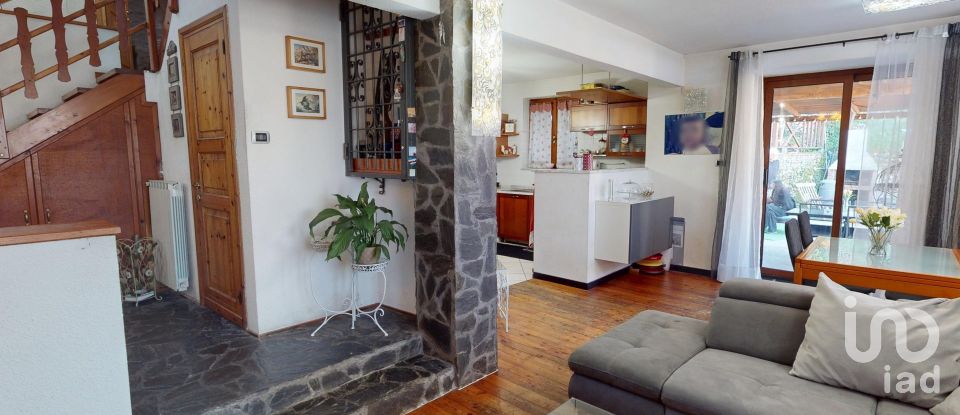 Farm 9 rooms of 203 m² in Bargagli (16021)