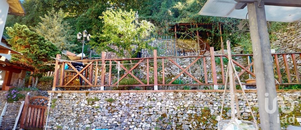 Farm 9 rooms of 203 m² in Bargagli (16021)